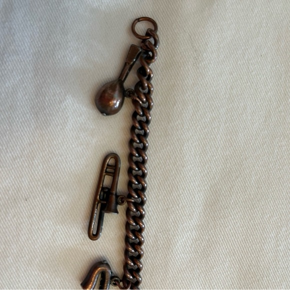 Vintage musical instruments charm bracelet. - Picture 16 of 16